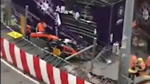 澳门格兰披治大赛车,F3组葡京弯严重事故【多角度合集】